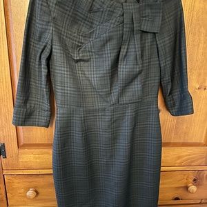 Office Chic and Unique Shift Dress - SZ 34 (fits like sz 2)